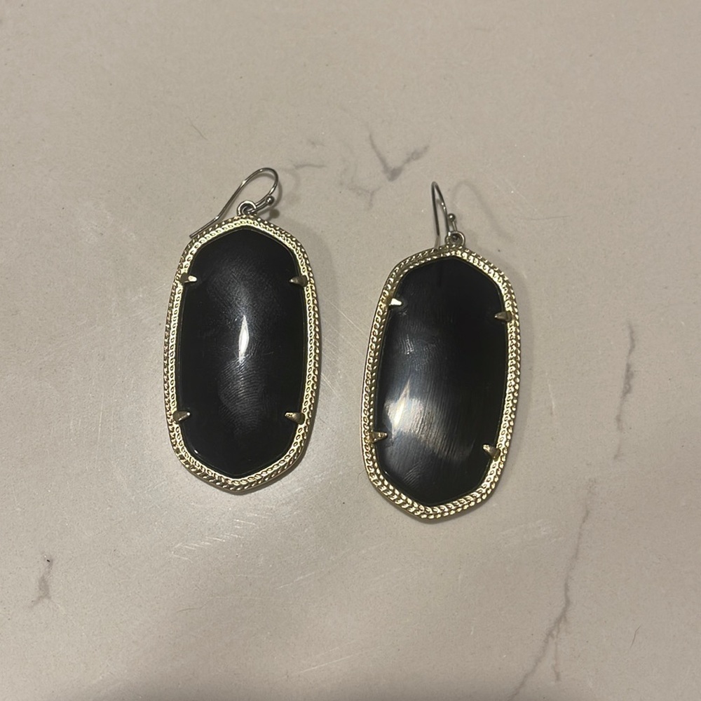 Danielle Black Kendra Scott Earrings
